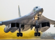 雷火电竞亚洲先驱-时空错位之战浓眉身披费城战袍？无解攻防率队掀翻雄鹿！