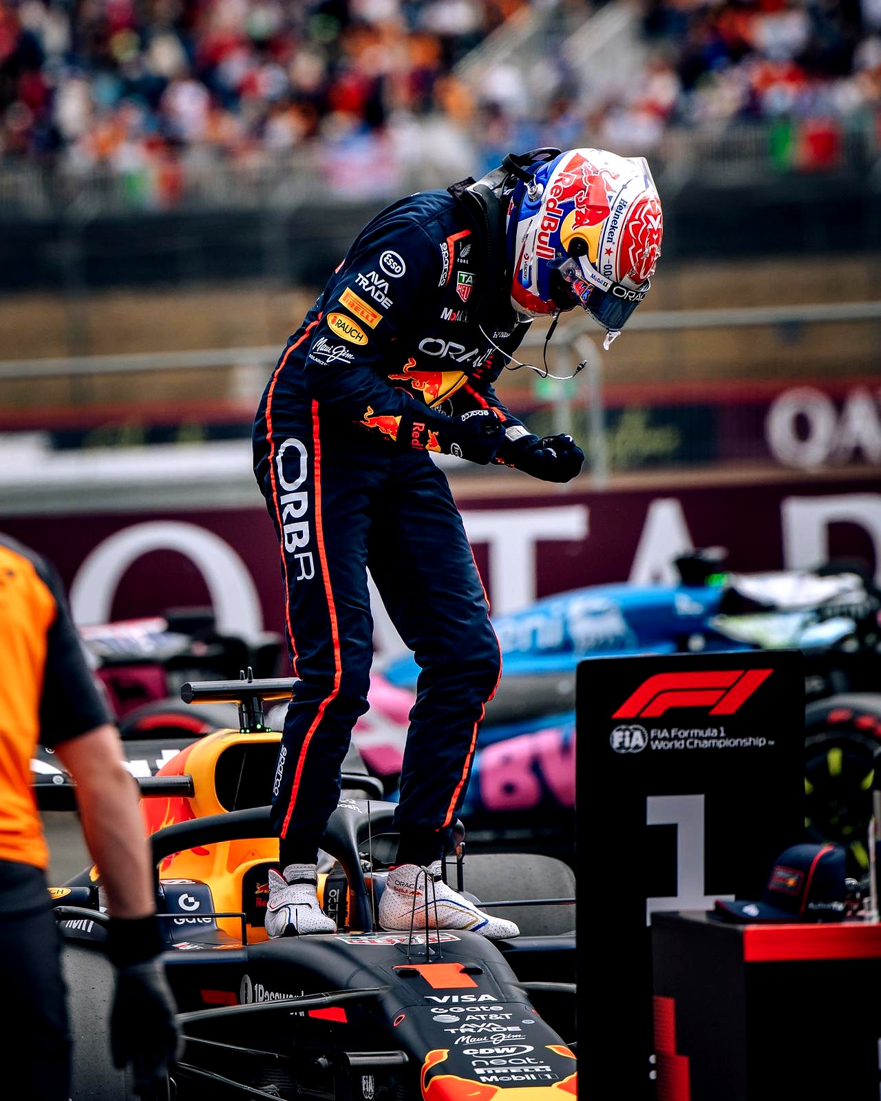 红牛二队逆转红牛车队,塞恩斯带队取胜 红牛二队逆转红牛车队,塞恩斯带队取胜