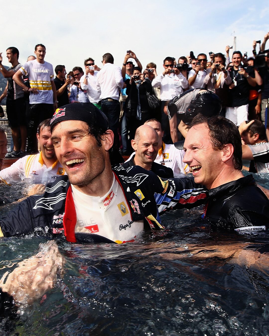 红牛车队完胜哈斯车队,汉密尔顿关键制胜 红牛车队完胜哈斯车队,汉密尔顿关键制胜