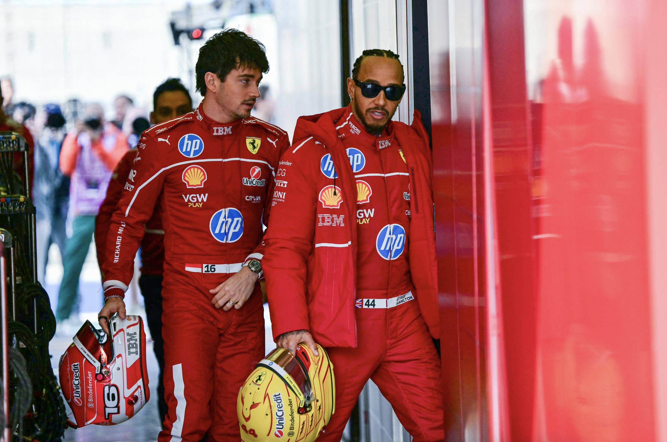 哈斯车队鏖战迈凯伦,汉密尔顿状态火热 哈斯车队鏖战迈凯伦,汉密尔顿状态火热