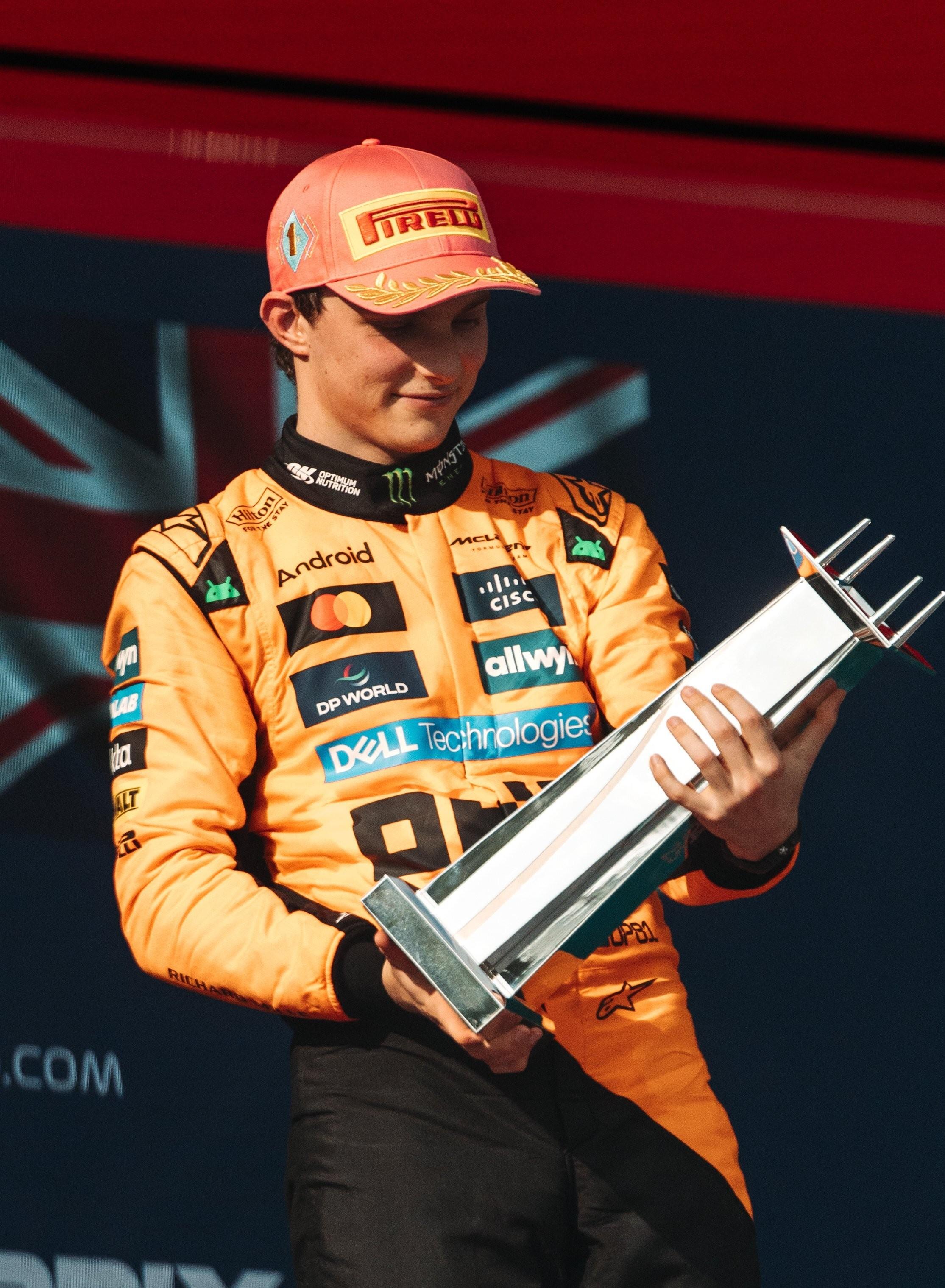 哈斯车队鏖战迈凯伦,汉密尔顿状态火热 哈斯车队鏖战迈凯伦,汉密尔顿状态火热