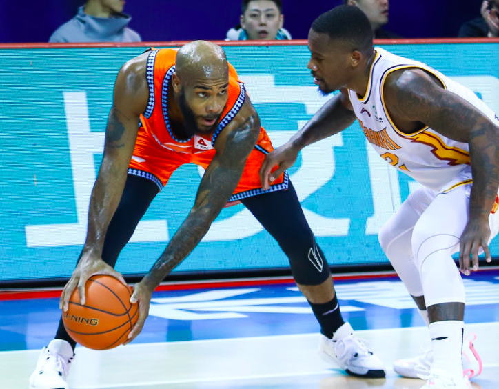 山西队轻取骑士,范弗利特统治全场 山西队轻取骑士,范弗利特统治全场