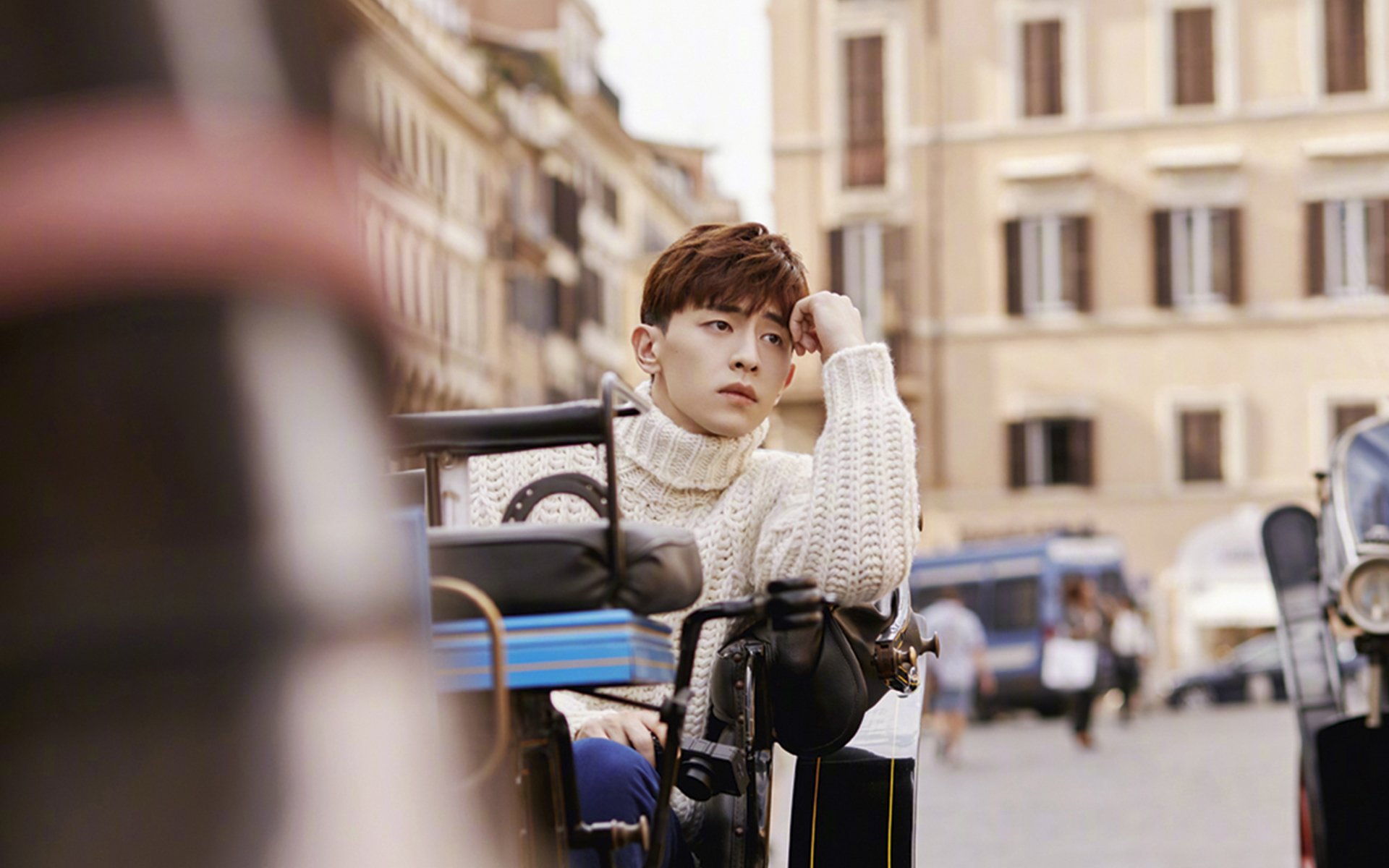 欧冠双线战报,德国心脏基米希手术刀出鞘,红黑军团巴黎雨夜淬炼突围